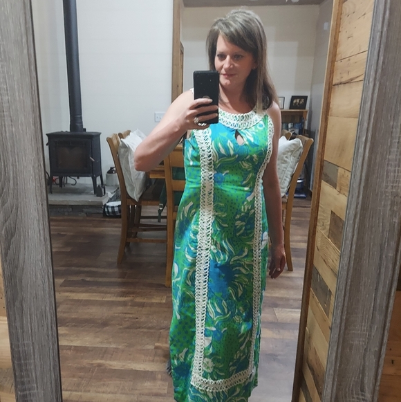 Lilly Pulitzer Gal - Picture 3 of 5